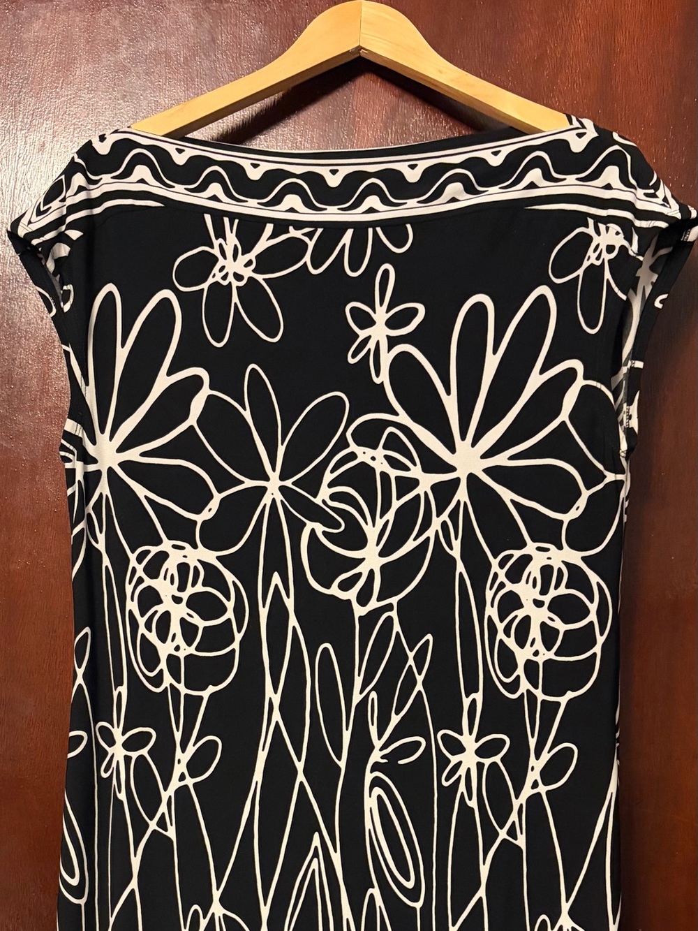Intermission Black & White Floral Cap-Sleeve Women's Top
